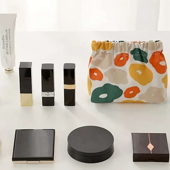 Stylish versatile pouch - Picture 5 of 8